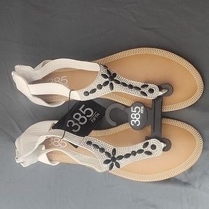 NWT. 385 FIFTH, Style SCARLETT2GOR. Womens Sandal with Rhinestones.